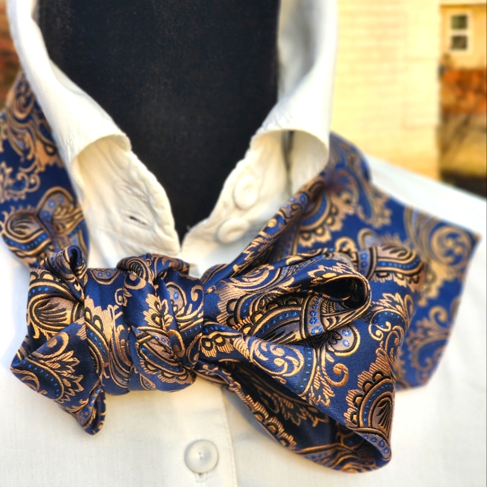 Unisex BOSTON Necktie Escarpe